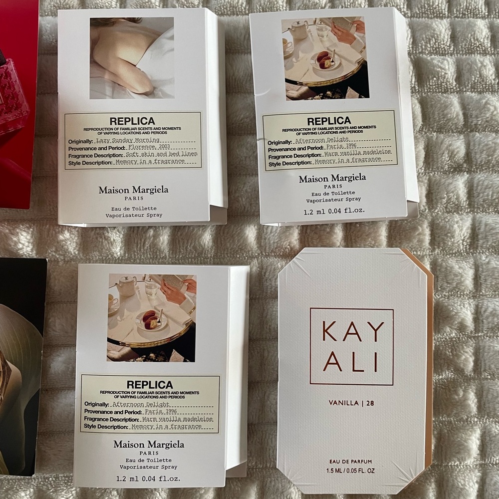 Assorted Fragrance Sample Set - Picture 3 of 3